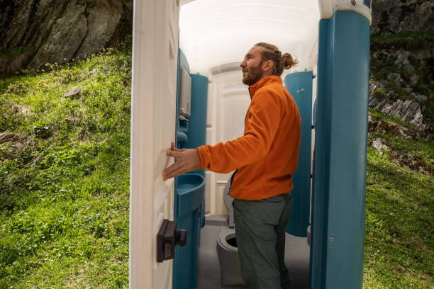 Porta potty delivery and setup in Middletown, CA